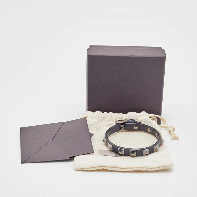 Pre Owned Valentino Navy Blue Leather Rockstud Gunmetal Tone Bracelet
