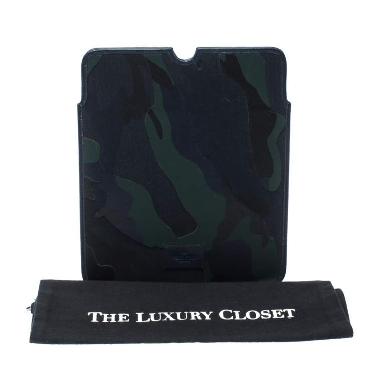 Pre Owned Valentino Camo Leather iPad 2 Case Holder
