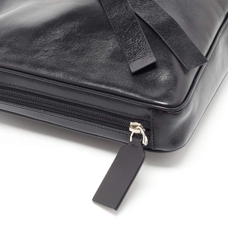 Pre Owned Valentino Black Leather VRing Zip Pouch