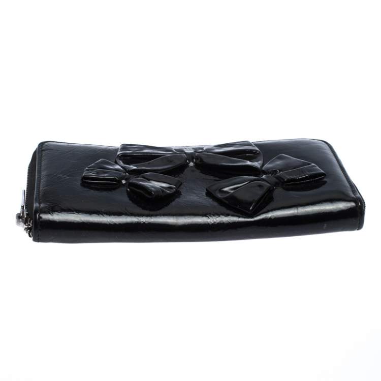 Pre Owned Valentino Black Patent Leather Bow Continental Zip Around Wallet