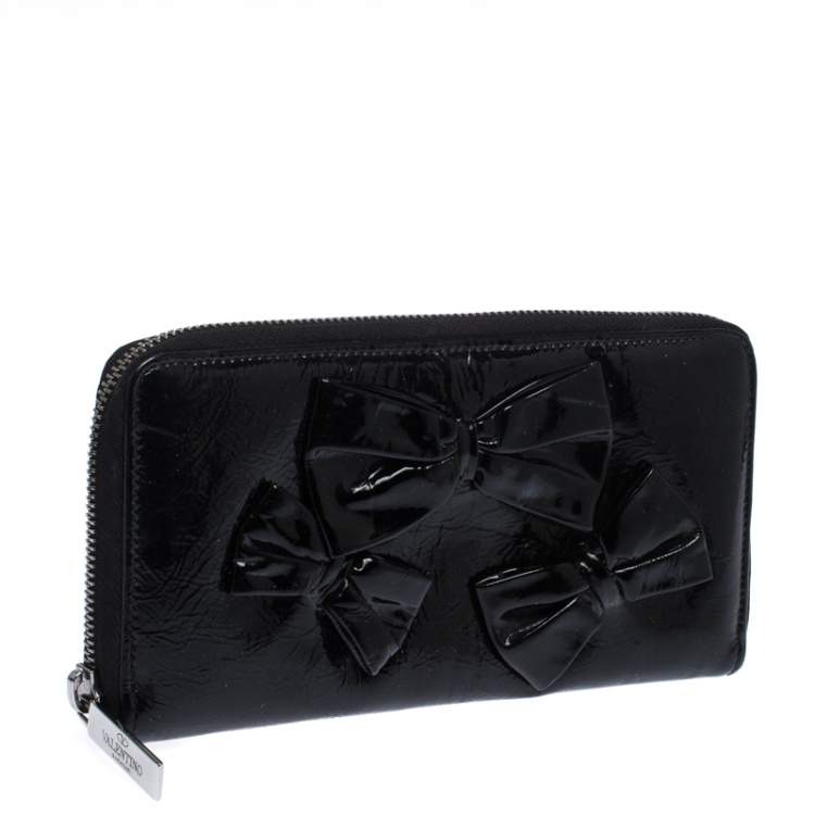 Pre Owned Valentino Black Patent Leather Bow Continental Zip Around Wallet