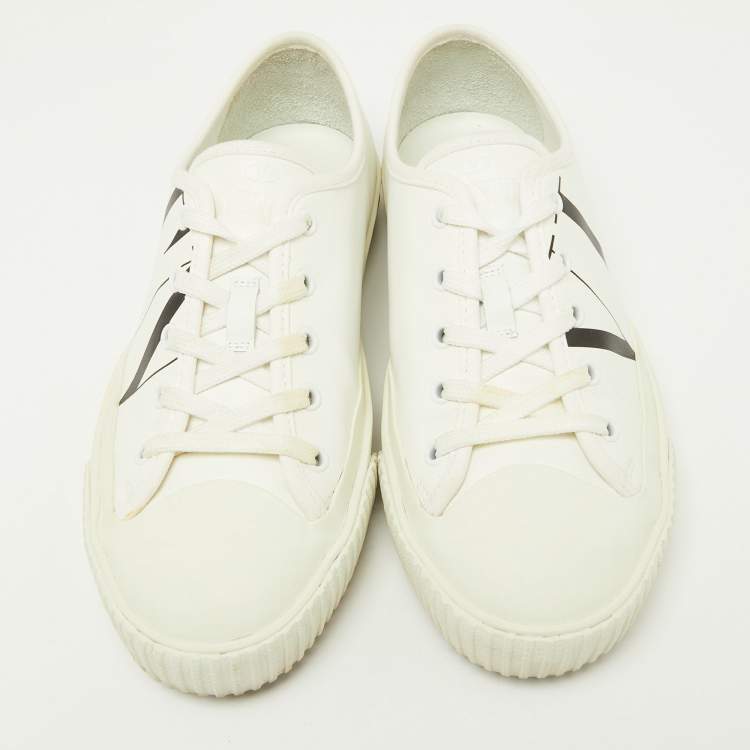 مملوكة مسبقًا Valentino White Leather VLTN Low Top Sneakers Size 40.5