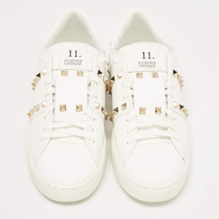 مملوكة مسبقًا Valentino White Leather Rockstud Low Top Sneakers Size 40