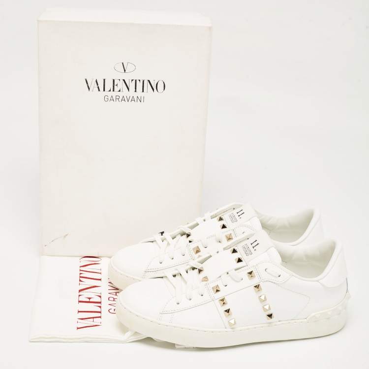 مملوكة مسبقًا Valentino White Leather Rockstud Low Top Sneakers Size 40