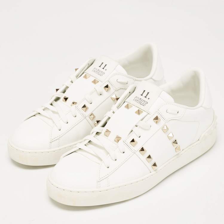 مملوكة مسبقًا Valentino White Leather Rockstud Low Top Sneakers Size 40