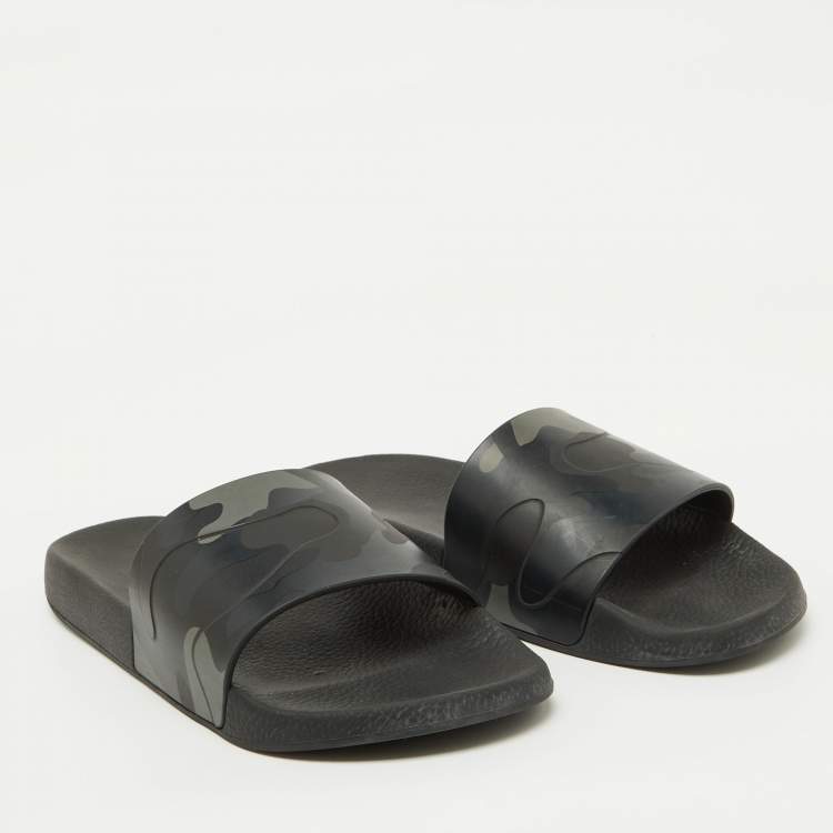 Pre Owned Valentino Black Camo Print Rubber Flat Pool Slides Size 45