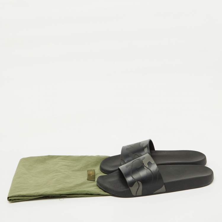 Pre Owned Valentino Black Camo Print Rubber Flat Pool Slides Size 45