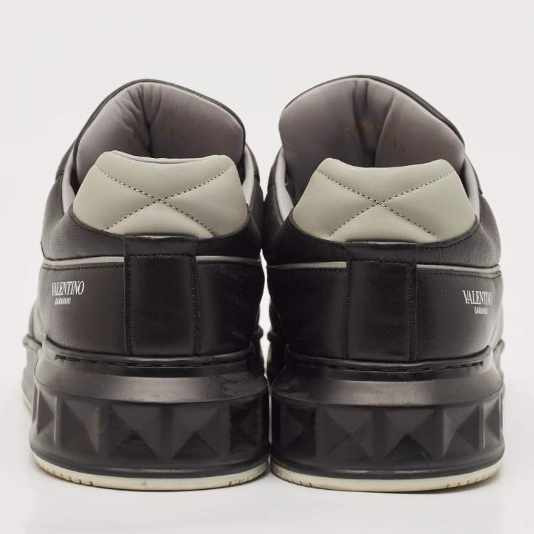 Pre Owned Valentino Black Leather One Stud Low Top Sneakers Size 43.5