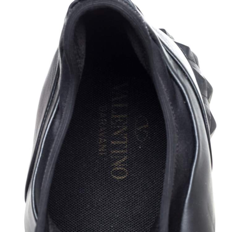 مملوكة مسبقًا Valentino Black Leather and Satin Bodytech with Stud Low Top Sneakers Size 43