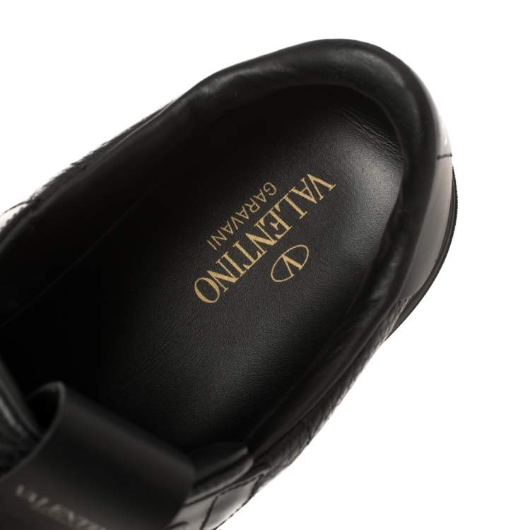 مملوكة مسبقًا Valentino Black/White Leather And Nylon Fabric VLTN Low Top Sneakers Size 43