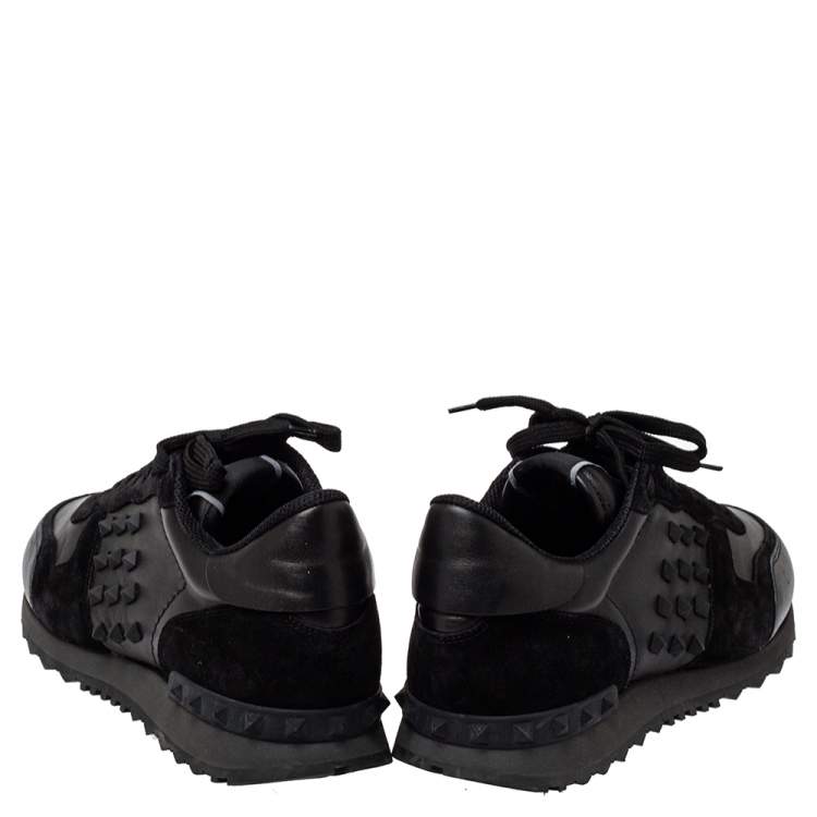 مملوكة مسبقًا Valentino Black Leather And Suede Rockstud Low Top Sneakers Size 43
