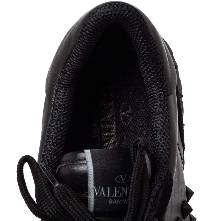 مملوكة مسبقًا Valentino Black Leather And Suede Rockstud Low Top Sneakers Size 43