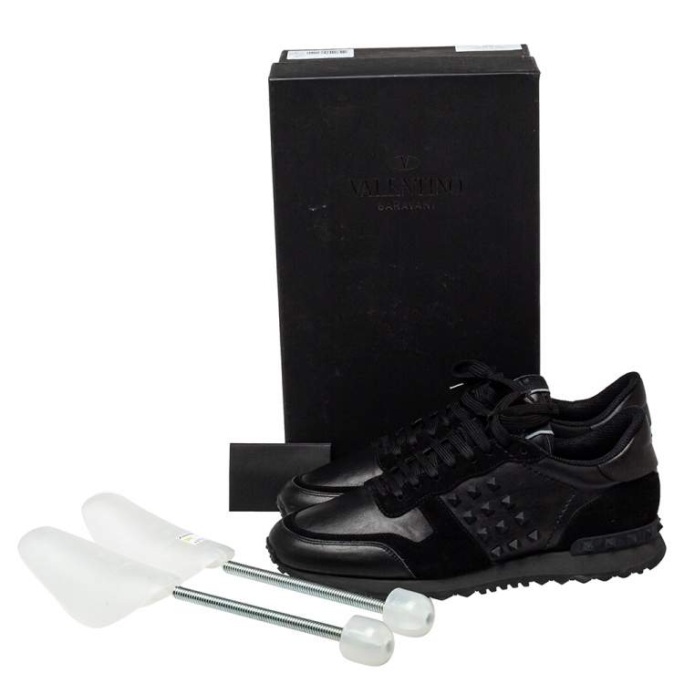 مملوكة مسبقًا Valentino Black Leather And Suede Rockstud Low Top Sneakers Size 43