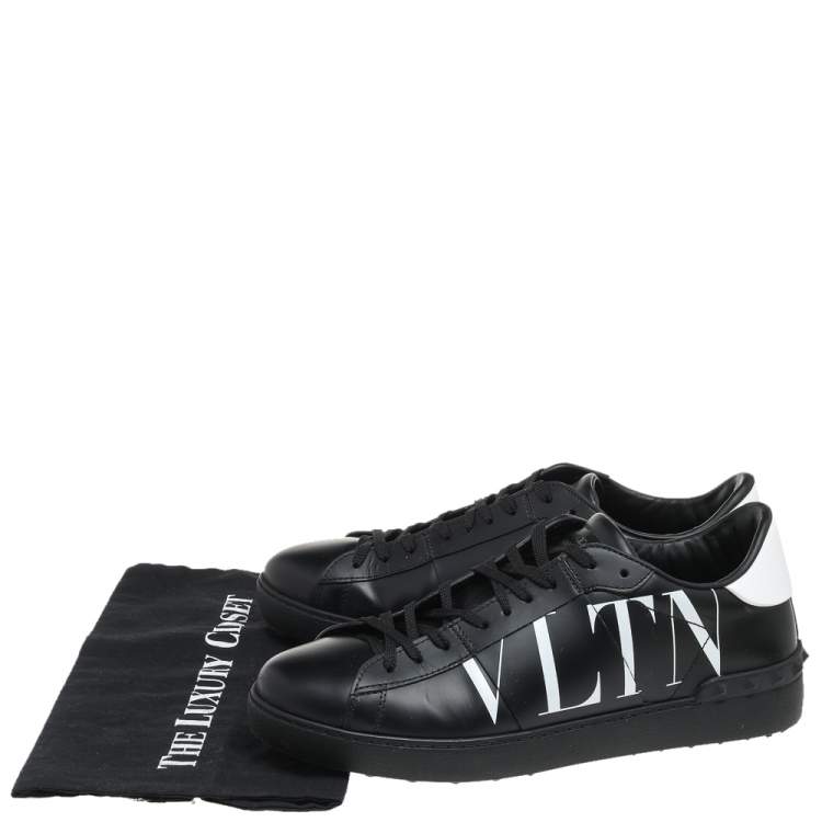 مملوكة مسبقًا Valentino Black Leather VLTN Low Top Sneakers Size 42.5