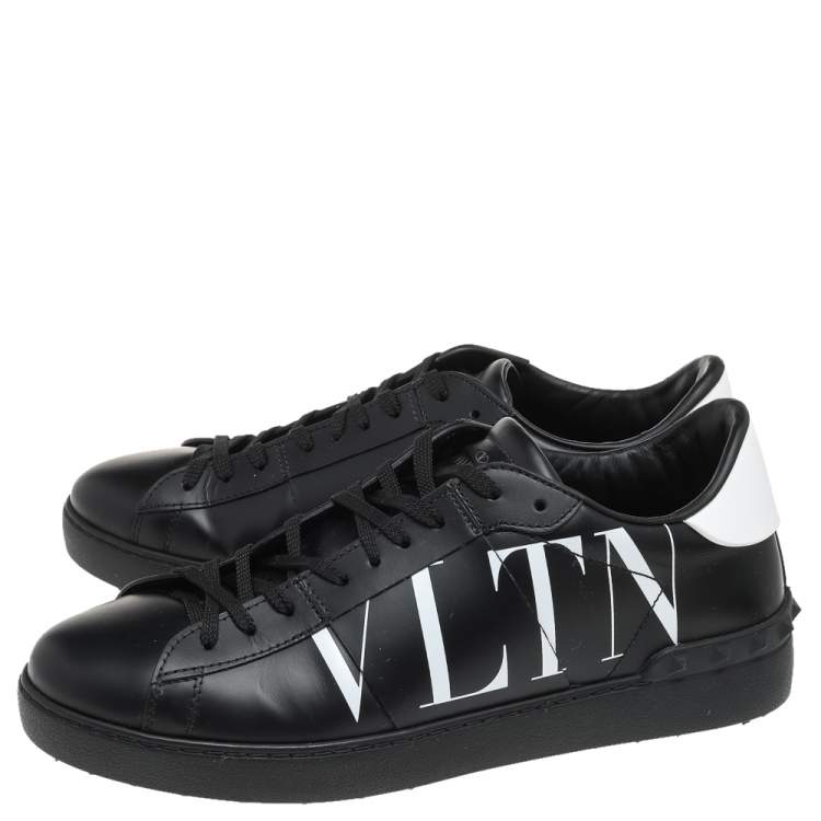 مملوكة مسبقًا Valentino Black Leather VLTN Low Top Sneakers Size 42.5