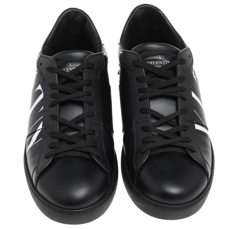 مملوكة مسبقًا Valentino Black Leather VLTN Low Top Sneakers Size 42.5