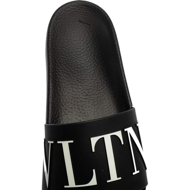 Pre Owned Valentino Black Rubber VLTN Pool Slide Flat Size 42