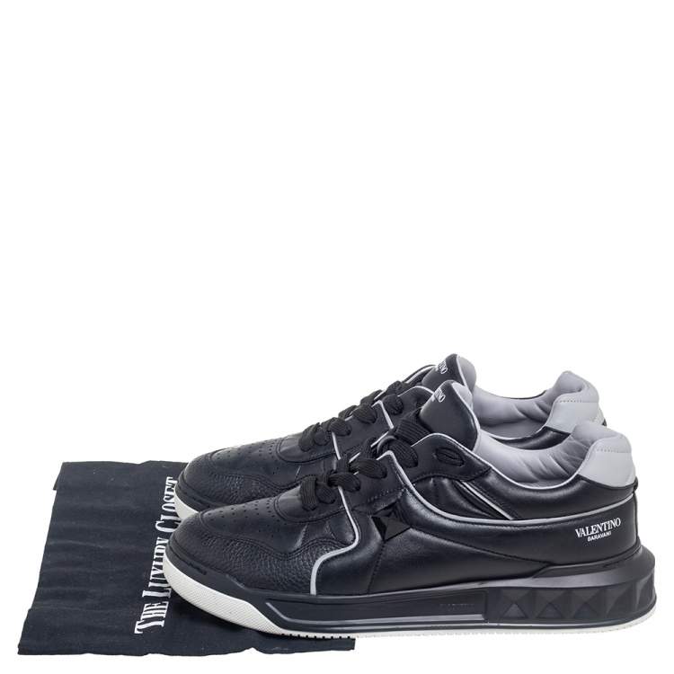 مملوكة مسبقًا Valentino Black Leather One Stud Low-Top Sneakers Size 42