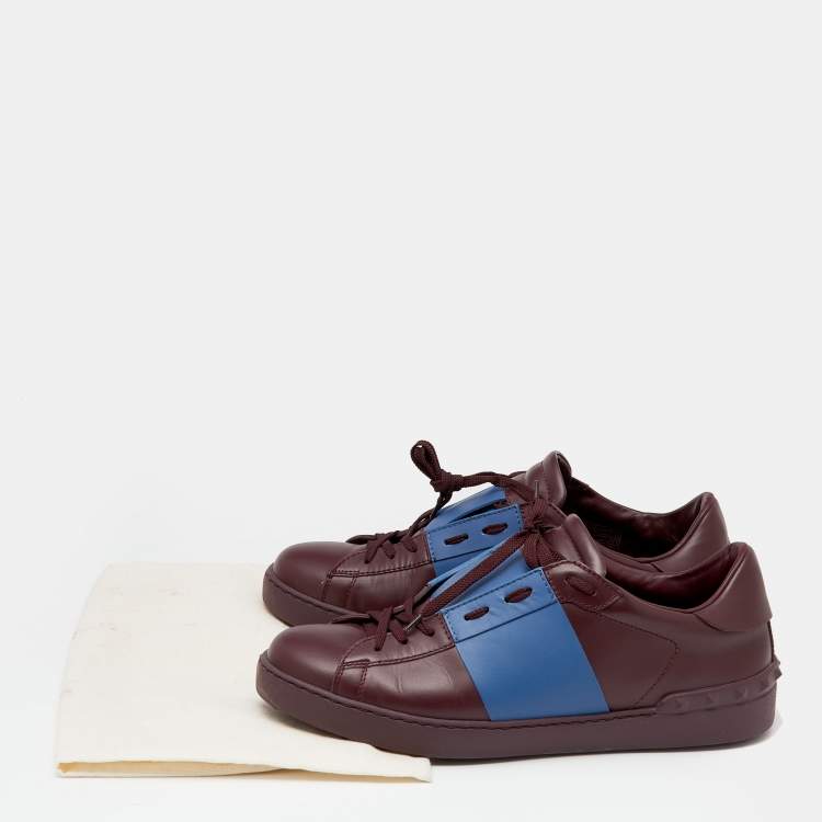 مملوكة مسبقًا Valentino Burgundy/Blue Leather Rockstud Low Top Sneakers Size 44