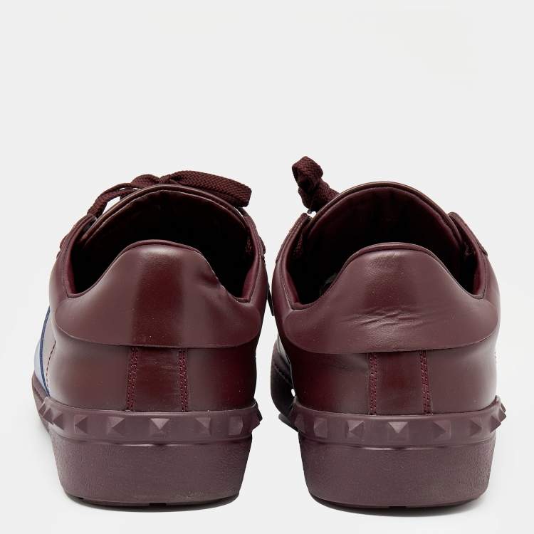 مملوكة مسبقًا Valentino Burgundy/Blue Leather Rockstud Low Top Sneakers Size 44