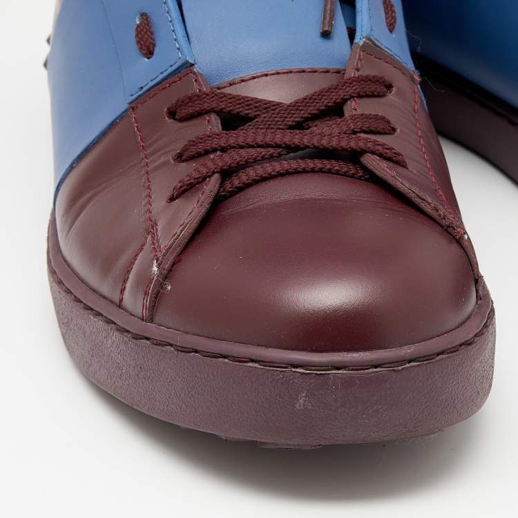 مملوكة مسبقًا Valentino Burgundy/Blue Leather Rockstud Low Top Sneakers Size 44