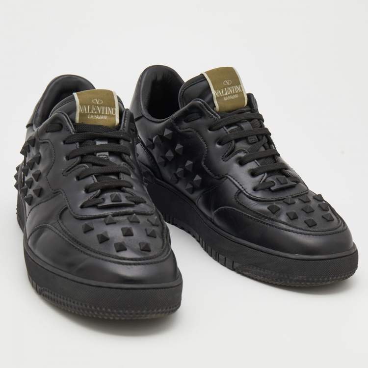 Pre Owned Valentino Black Leather Rockstud Low Top Sneakers Size 43