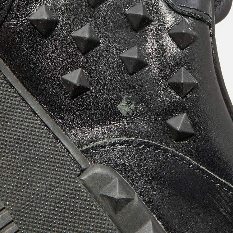 Pre Owned Valentino Black Leather Rockstud Low Top Sneakers Size 43
