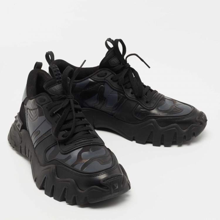 مملوكة مسبقًا Valentino Black Camo Print Canvas and Leather Rockrunner Sneakers Size 43
