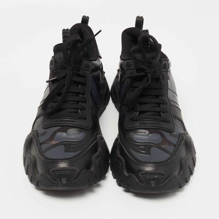 مملوكة مسبقًا Valentino Black Camo Print Canvas and Leather Rockrunner Sneakers Size 43