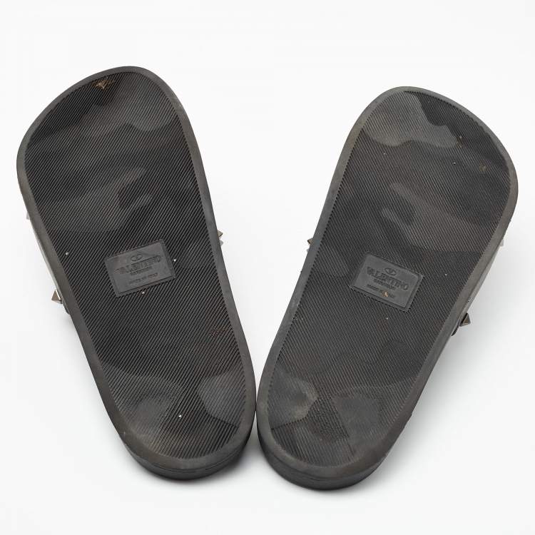 Pre Owned Valentino Black Rubber Rockstud Slides Size 44