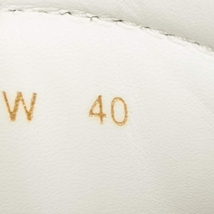 مملوكة مسبقًا Valentino White/Orange Leather Rockstud Low Top Sneakers Size 40