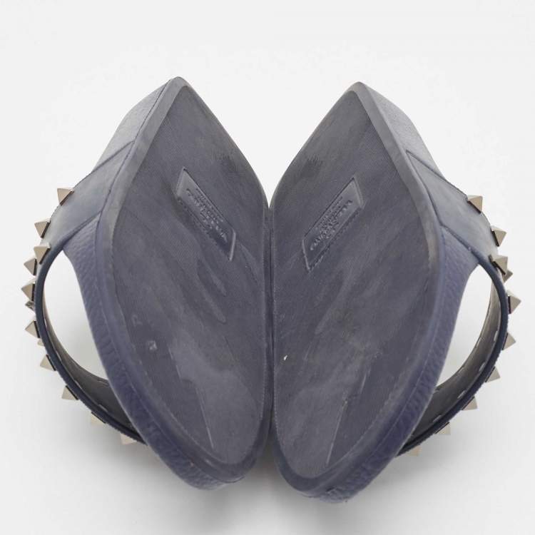 Pre Owned Valentino Dark Blue Rubber Rockstud Pool Slide Flats Size 40