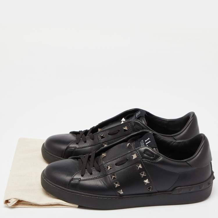 مملوكة مسبقًا Valentino Black Leather Rockstud Untitled Low Top Sneakers Size 42
