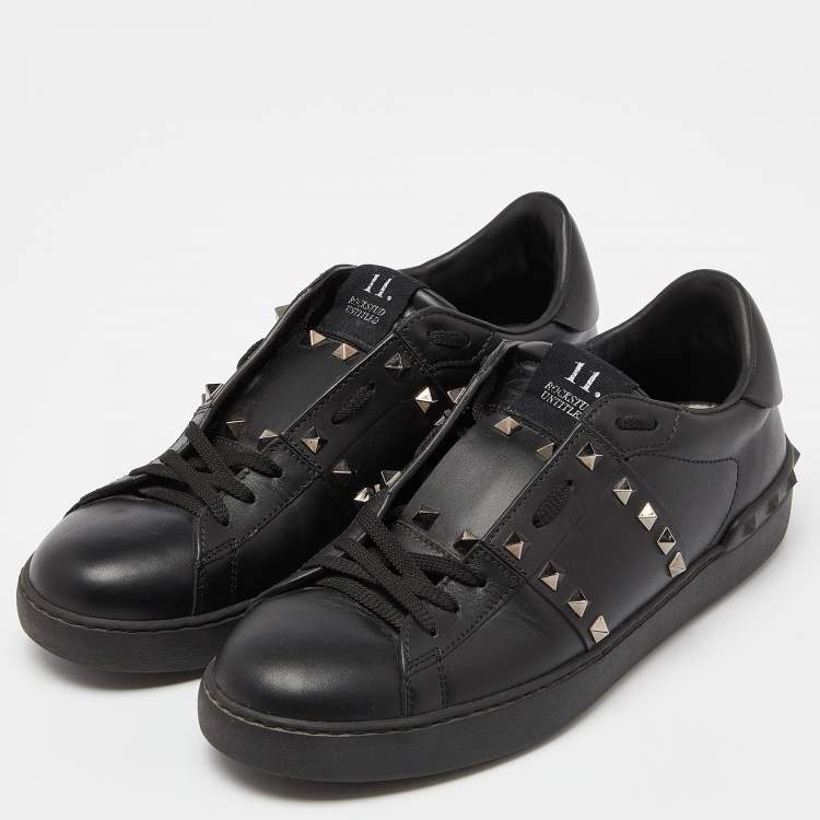 مملوكة مسبقًا Valentino Black Leather Rockstud Untitled Low Top Sneakers Size 42
