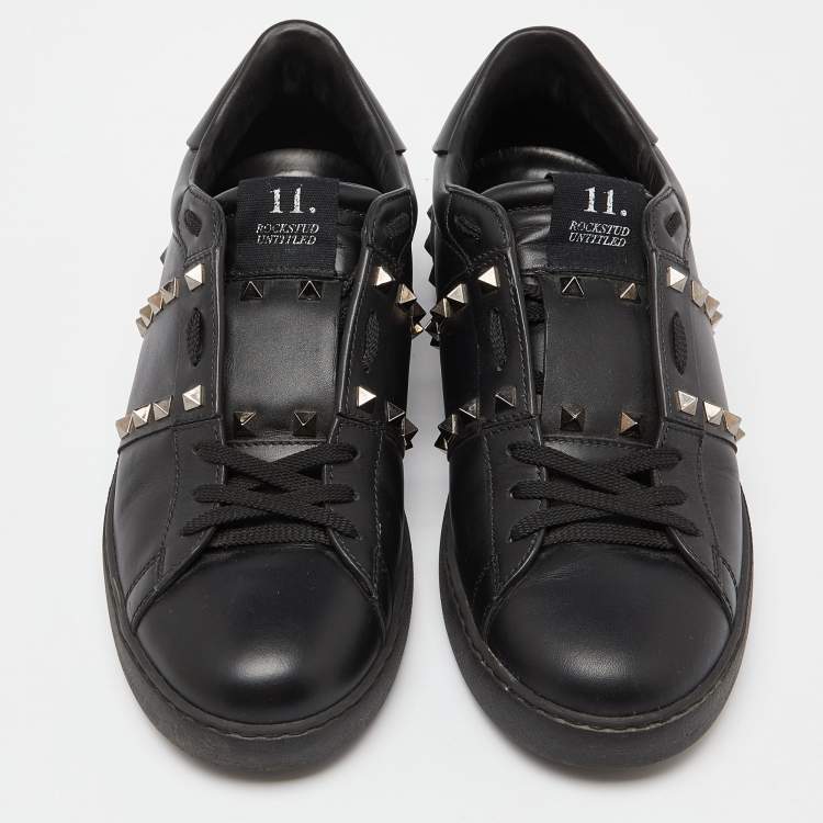 مملوكة مسبقًا Valentino Black Leather Rockstud Untitled Low Top Sneakers Size 42
