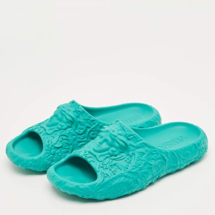 Pre Owned صندل سلايد فيرساتشي باروك رأس ميدوسا مطاط تركواز أخضر مقاس 42