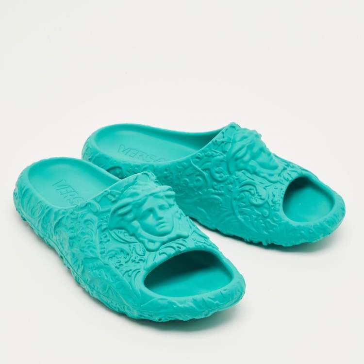 Pre Owned صندل سلايد فيرساتشي باروك رأس ميدوسا مطاط تركواز أخضر مقاس 42