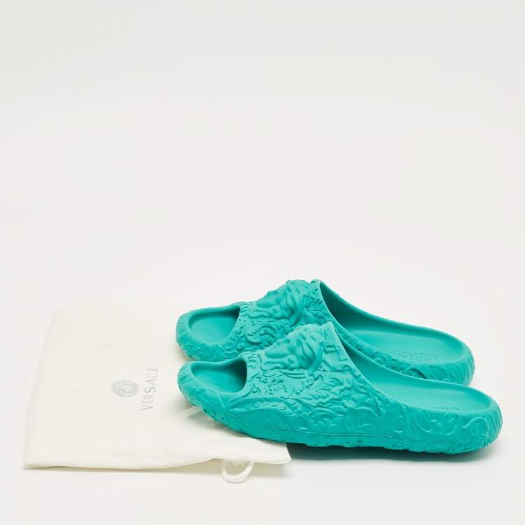 Pre Owned صندل سلايد فيرساتشي باروك رأس ميدوسا مطاط تركواز أخضر مقاس 42