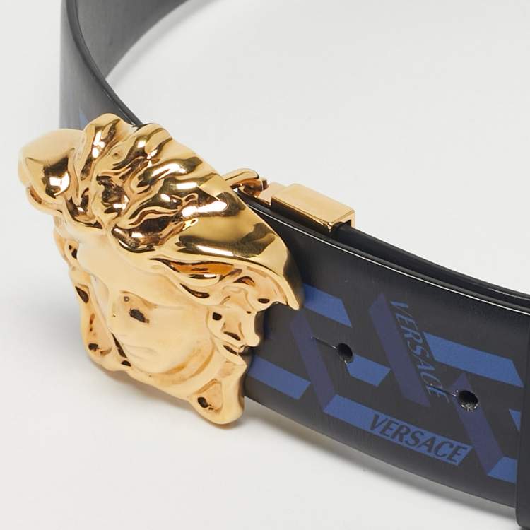 مملوكة مسبقًا حزام فيرساتشي لا جريكا جلد أسود/أزرق مع رأس ميدوسا 95 سم