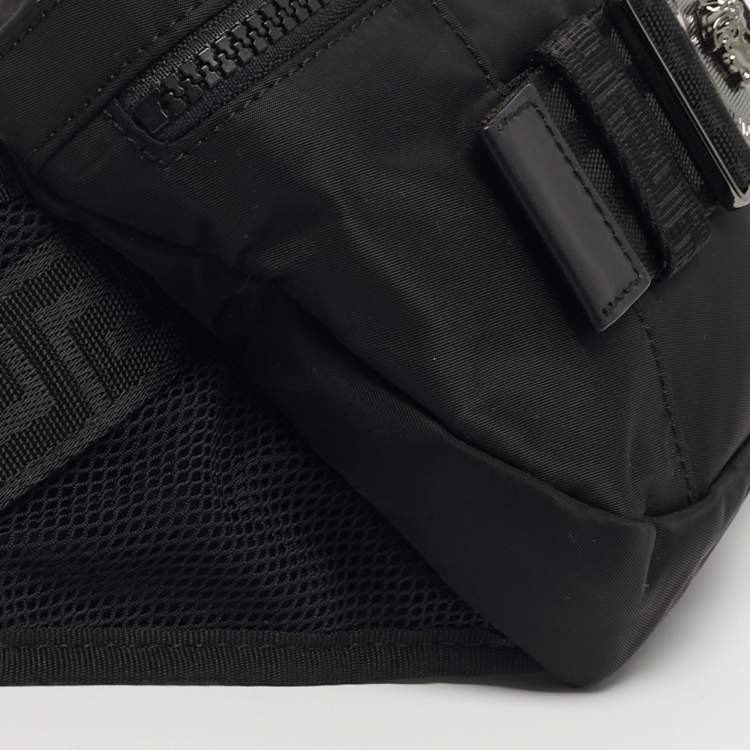 مملوكة مسبقًا Versace La Medusa Black Nylon Belt Bag