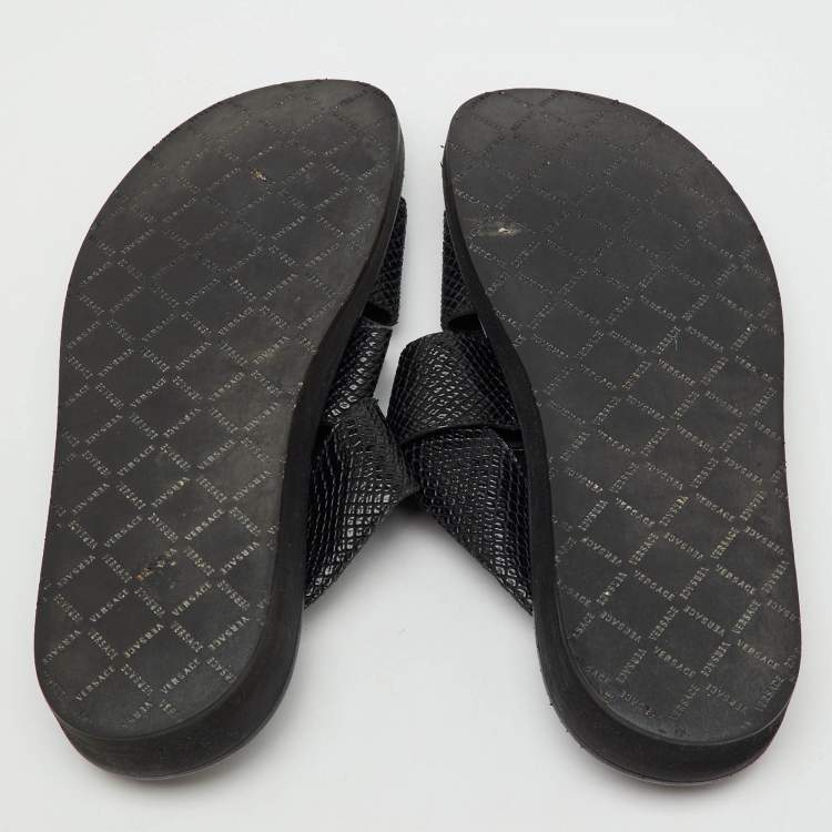 Pre Owned صندل سلايد فيرساتشي جلد أسود بتفاصيل ميدوسا مسطح مقاس 43