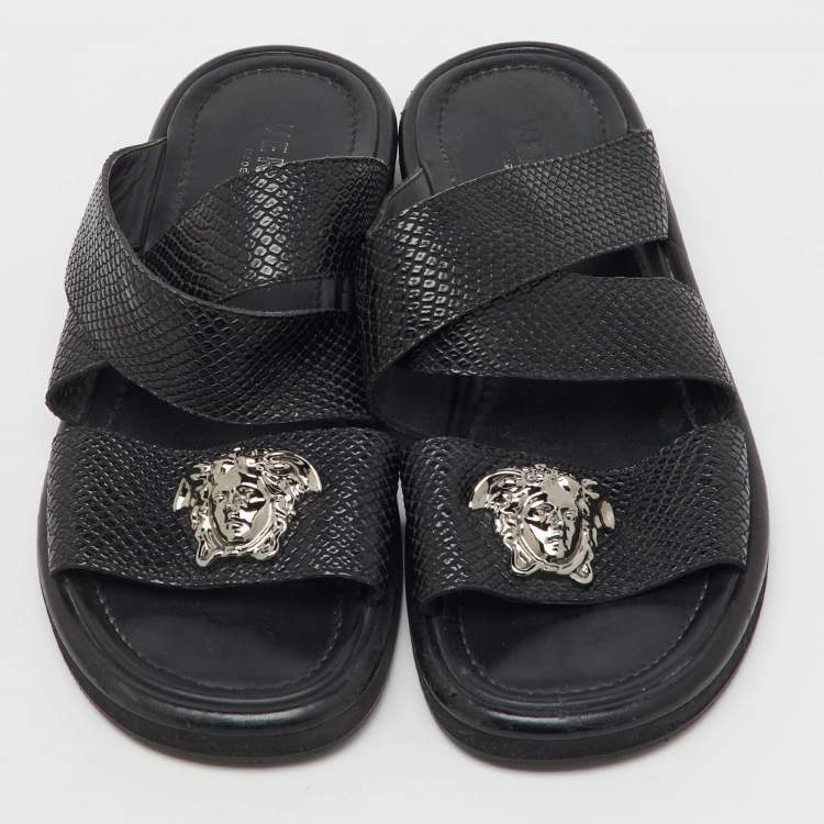 Pre Owned صندل سلايد فيرساتشي جلد أسود بتفاصيل ميدوسا مسطح مقاس 43