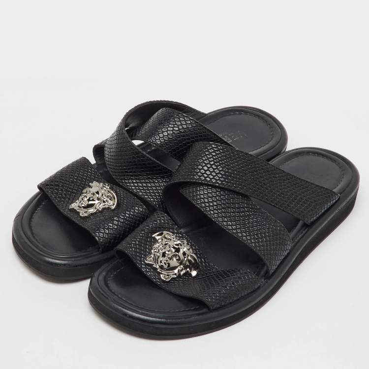 Pre Owned صندل سلايد فيرساتشي جلد أسود بتفاصيل ميدوسا مسطح مقاس 43