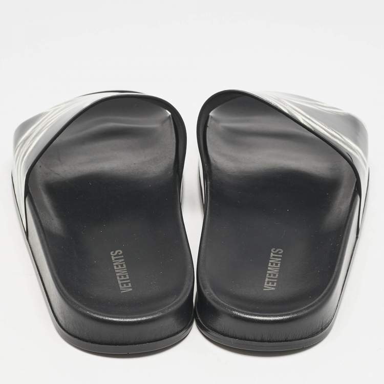 Pre Owned Vetements Black/Silver Chain Print Patent Leather Pool Slides Size 45