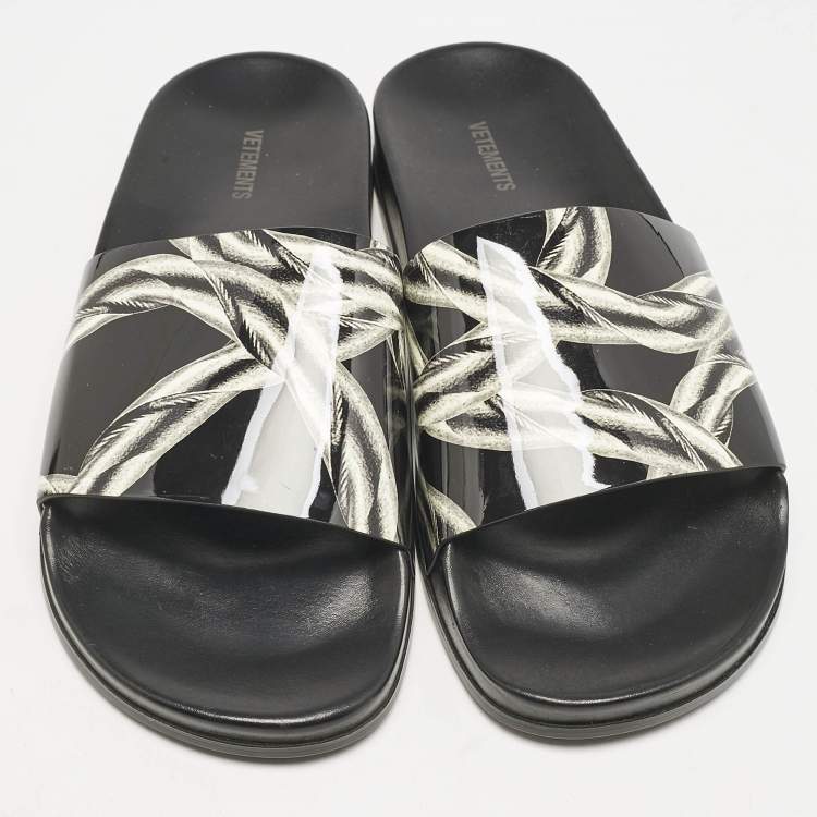 Pre Owned Vetements Black/Silver Chain Print Patent Leather Pool Slides Size 45