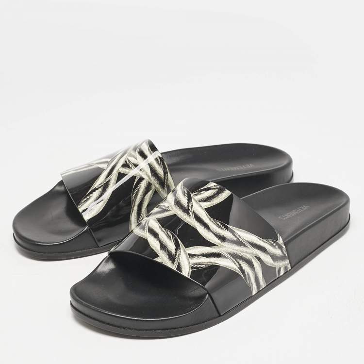 Pre Owned Vetements Black/Silver Chain Print Patent Leather Pool Slides Size 45