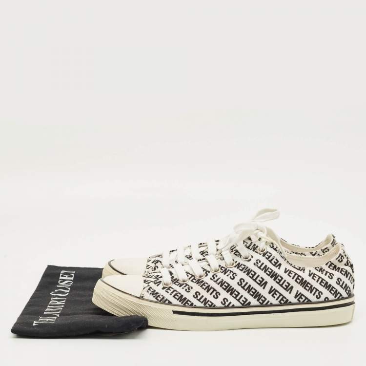 مملوكة مسبقًا Vetements White/Black Logo Print Canvas Low Top Sneakers Size 41
