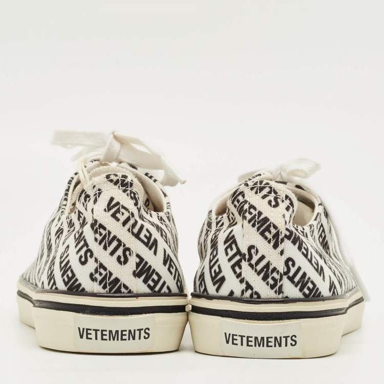 مملوكة مسبقًا Vetements White/Black Logo Print Canvas Low Top Sneakers Size 41