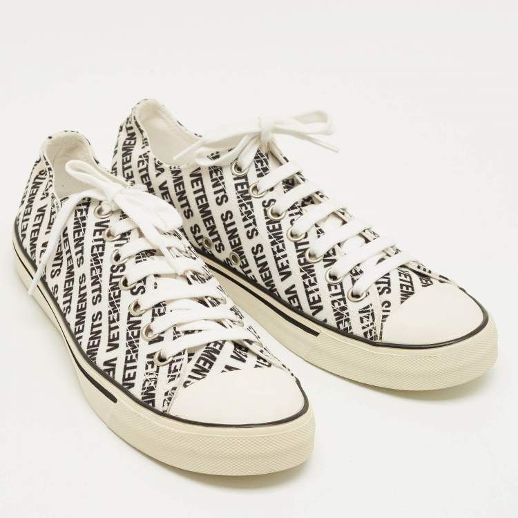 مملوكة مسبقًا Vetements White/Black Logo Print Canvas Low Top Sneakers Size 41