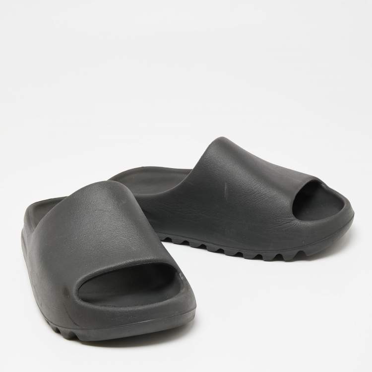 Pre Owned Yeezy Black Rubber Onyx Slide Sandals Size 43